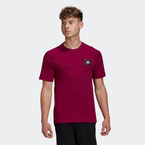 Must haves stadium tee